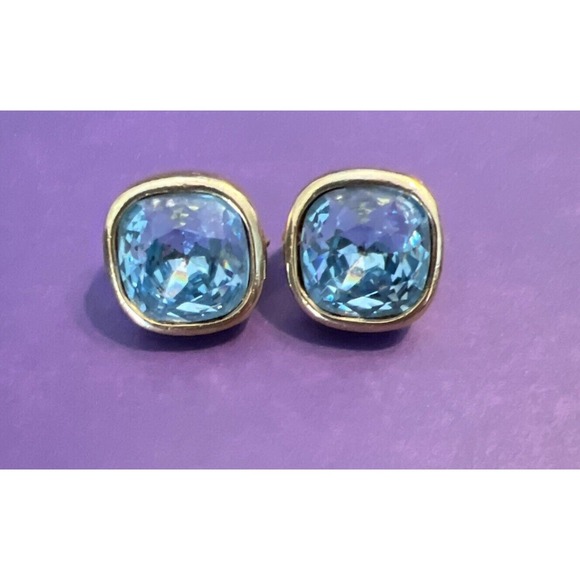 Christian Dior Light Blue Faceted Glass Gold Tone Clip Back‎ Vintage Earrings - Picture 1 of 5